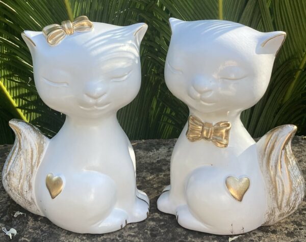 CHAT BLANC COEUR OR